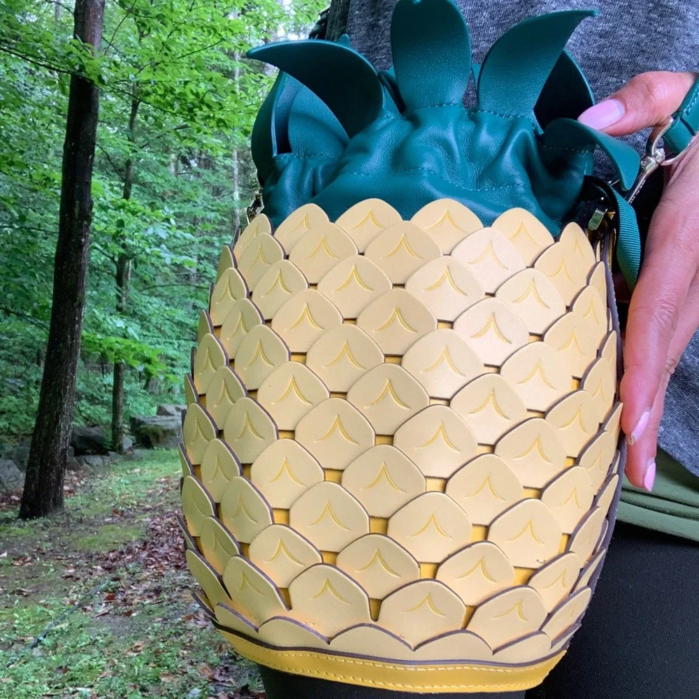 Authentic KATE SPADE leather Pineapple drawstring crossbody - Picture 11 of 14